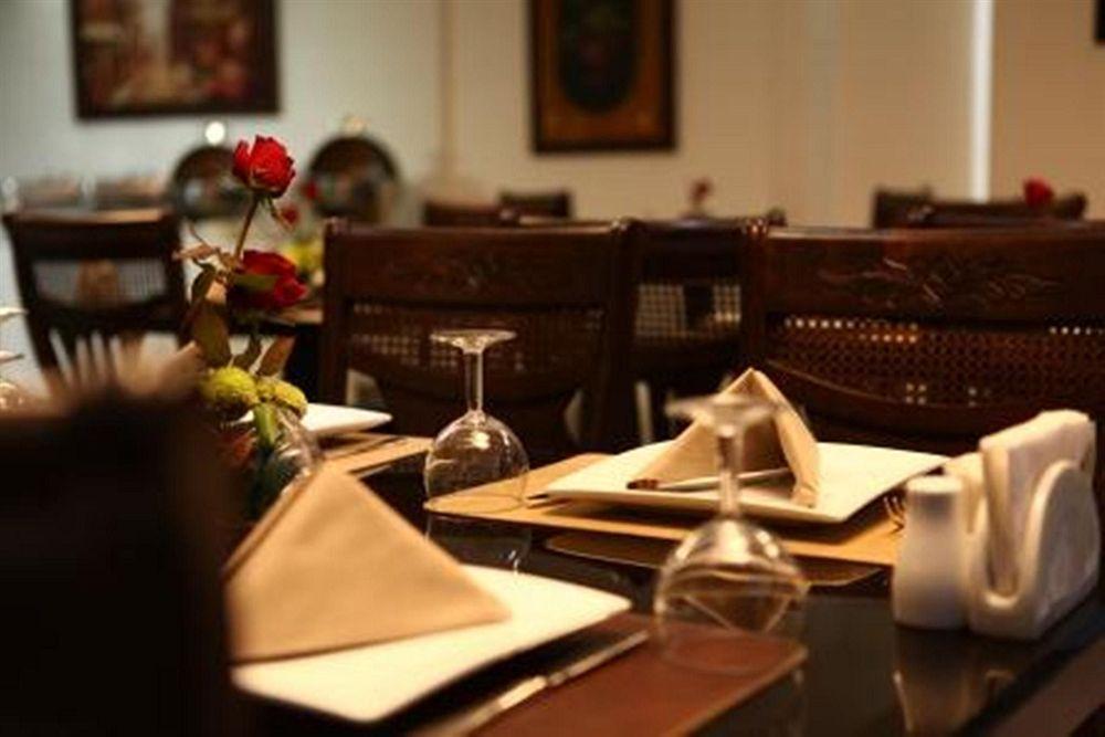 ג'ונייה Queens Land Hotel מראה חיצוני תמונה