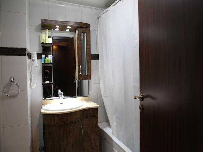 ג'ונייה Queens Land Hotel מראה חיצוני תמונה