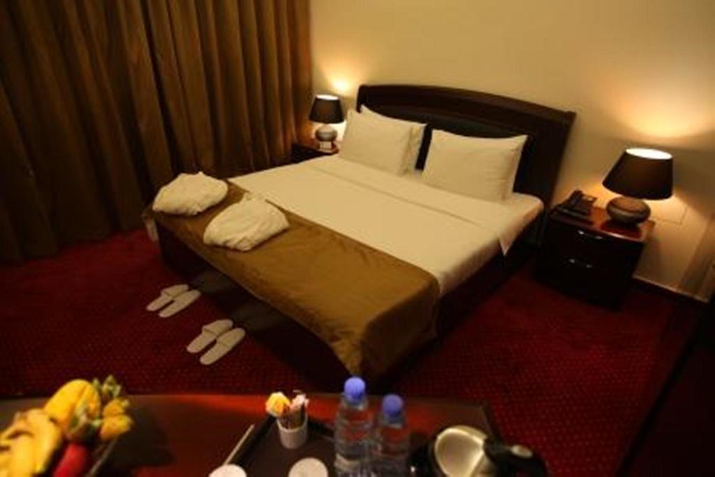 ג'ונייה Queens Land Hotel מראה חיצוני תמונה