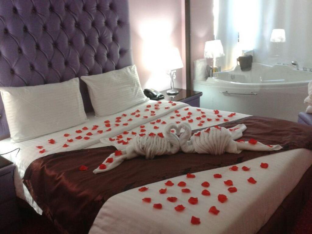 ג'ונייה Queens Land Hotel מראה חיצוני תמונה