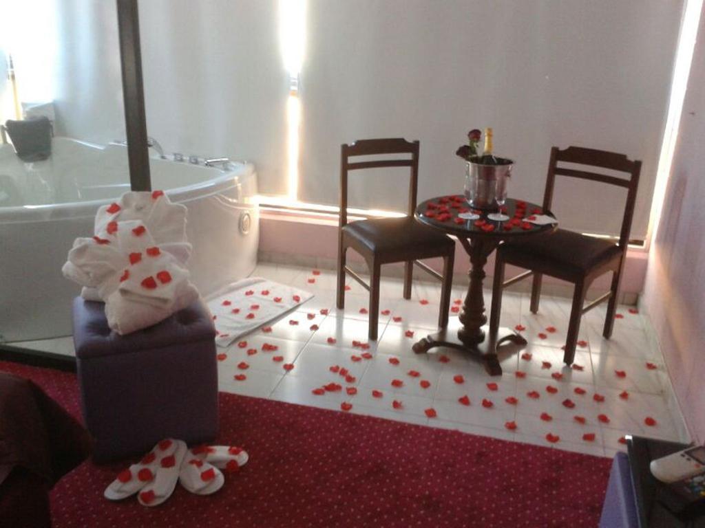 ג'ונייה Queens Land Hotel מראה חיצוני תמונה