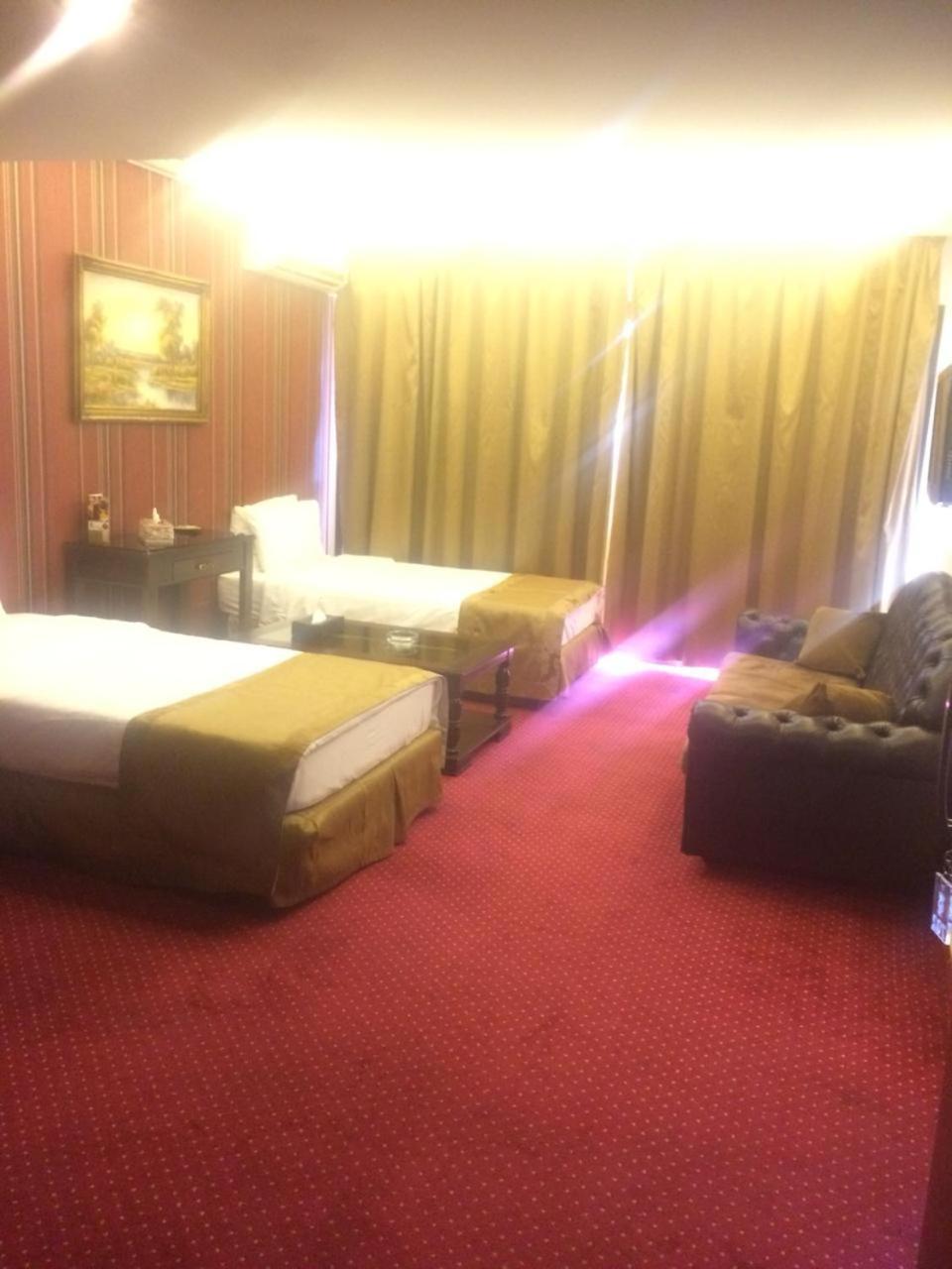 ג'ונייה Queens Land Hotel מראה חיצוני תמונה