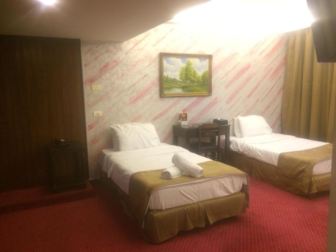 ג'ונייה Queens Land Hotel מראה חיצוני תמונה