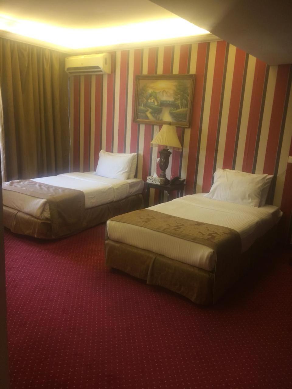 ג'ונייה Queens Land Hotel מראה חיצוני תמונה